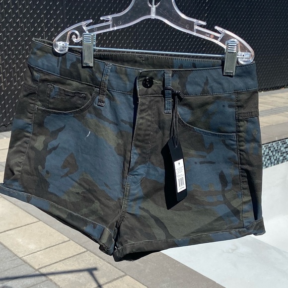 G-Star never worn mini shorts - Picture 2 of 3